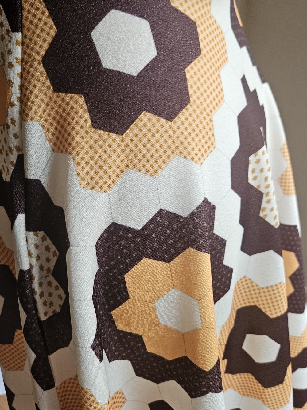 ​Smak Parlour Retro 70s Honeybee Mod Dress Brown Hexagon Honeycomb Flare Small - Picture 7 of 16